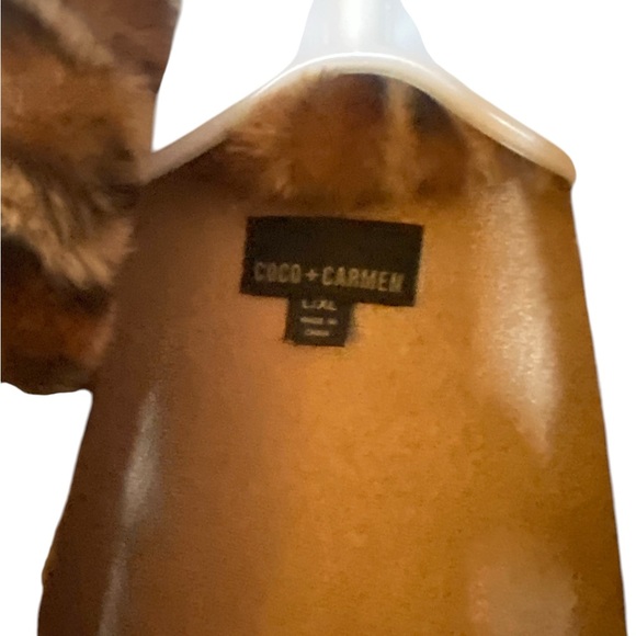 Coco and Carmen L:XL faux
Fur Felt Trench wrap coat. 🧥Animal Print Detail Cuff - Picture 3 of 5